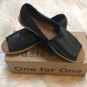TOMS Peep Toe metallic espadrilles  New
